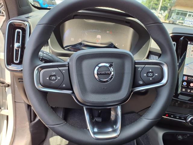 2026 Volvo XC40 
