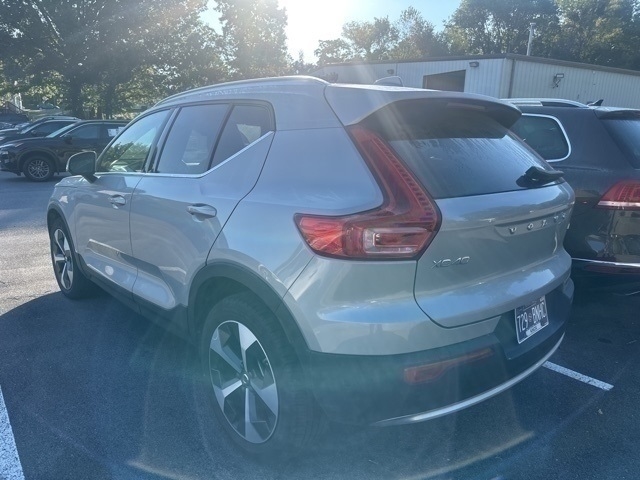 2025 Volvo XC40 B5 Plus Bright Theme