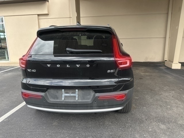 2025 Volvo XC40 B5 Core