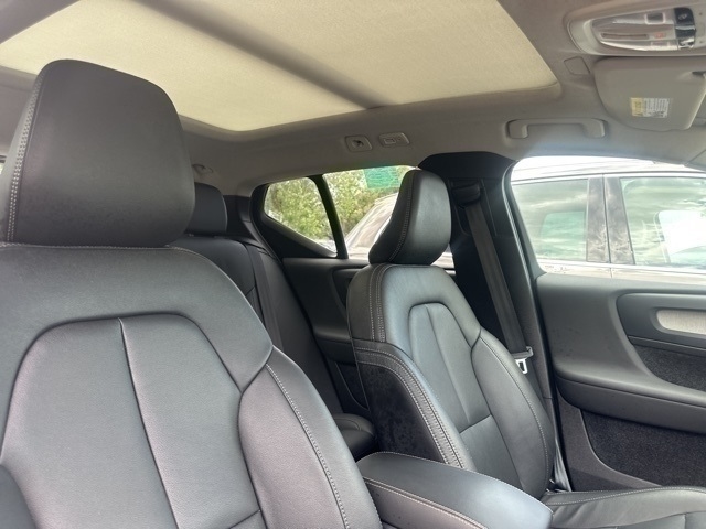 2025 Volvo XC40 B5 Core