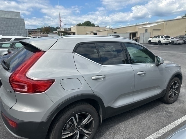 2025 Volvo XC40 B5 Core