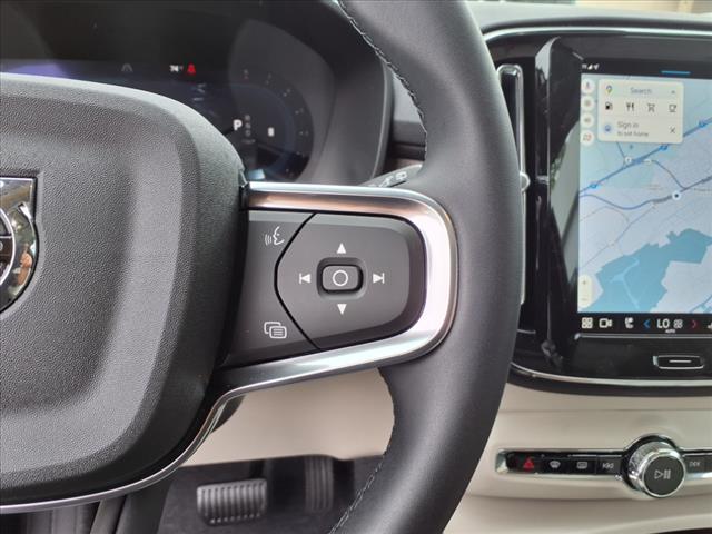 2025 Volvo XC40 B5 Ultra Dark Theme