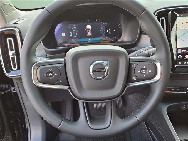 2026 Volvo XC40 B5 Ultra Dark Theme