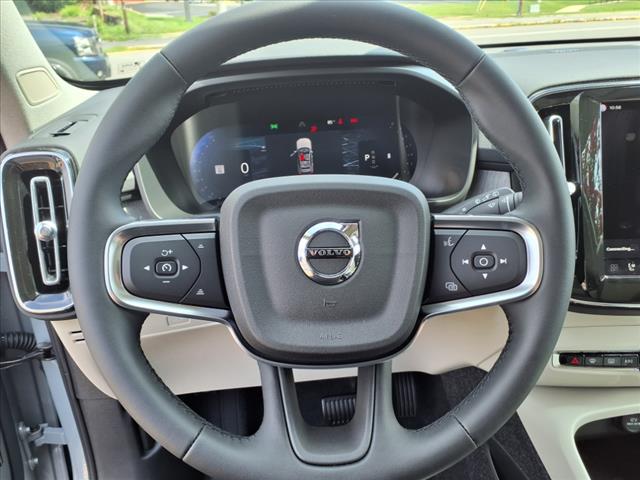2026 Volvo XC40 B5 Ultra Dark Theme
