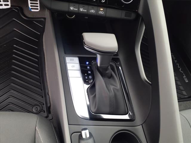 2025 Hyundai ELANTRA SEL