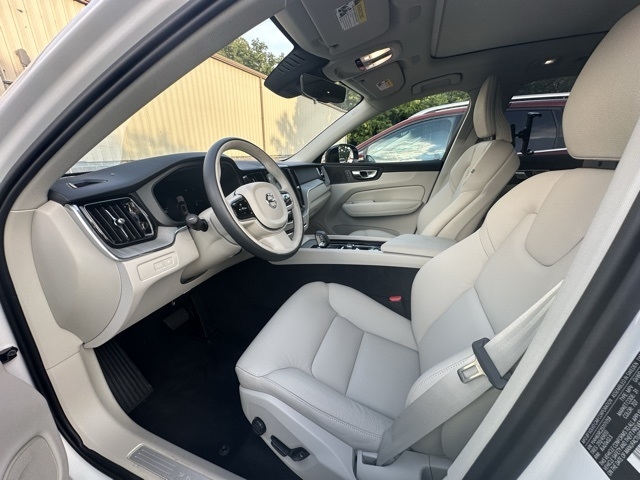 2025 Volvo XC60 T8 Plus
