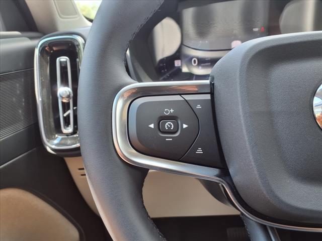 2026 Volvo XC40 B5 Plus Dark Theme