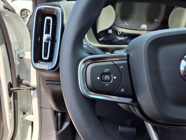 2026 Volvo XC40 