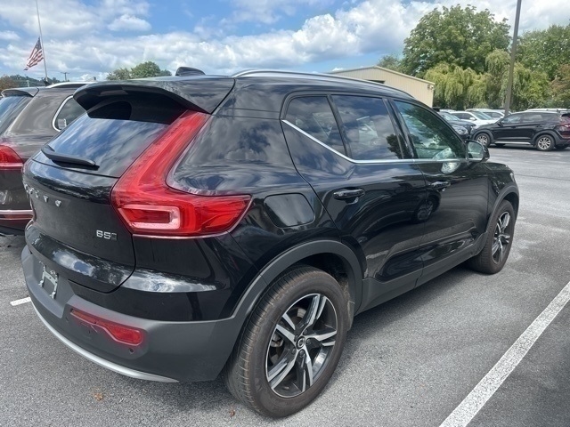 2025 Volvo XC40 B5 Core