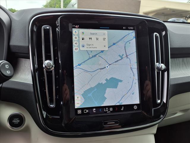 2025 Volvo XC40 B5 Ultra Dark Theme