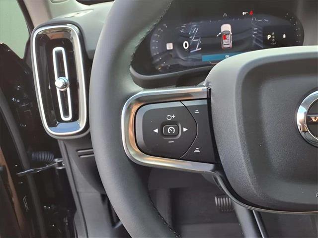 2026 Volvo XC40 B5 Ultra Dark Theme