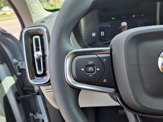 2026 Volvo XC40 B5 Ultra Dark Theme