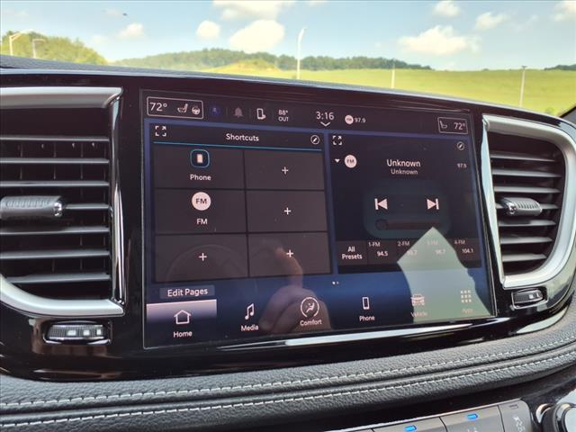 2024 Chrysler Pacifica Touring
