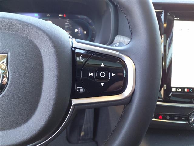 2025 Volvo V90 Cross Country B6