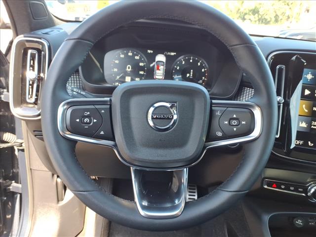 2022 Volvo XC40 R-Design