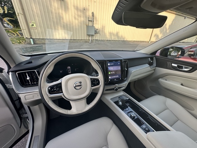 2025 Volvo XC60 T8 Plus