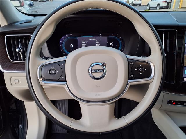 2022 Volvo XC60 B5 Momentum