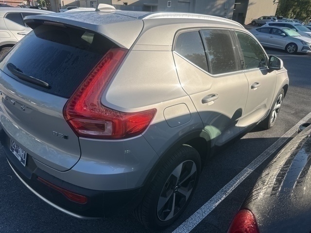 2025 Volvo XC40 B5 Plus Bright Theme