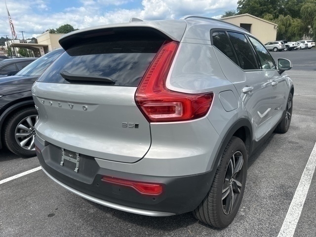2025 Volvo XC40 B5 Core