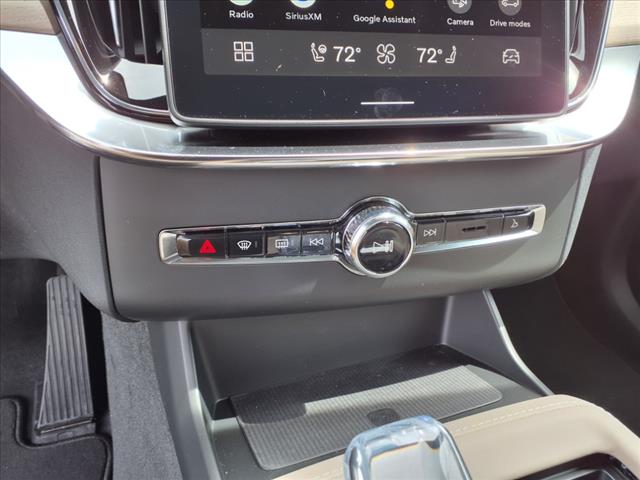 2025 Volvo XC90 T8 Core 7 Passenger 2025.5