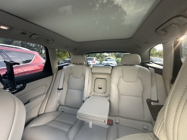 2025 Volvo XC60 T8 Plus