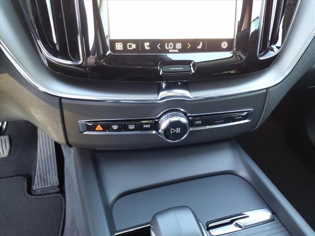 2025 Volvo XC60 T8 Plus