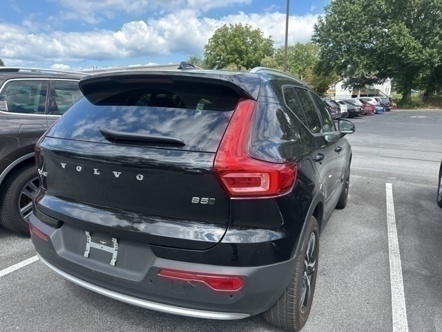 2025 Volvo XC40 B5 Core