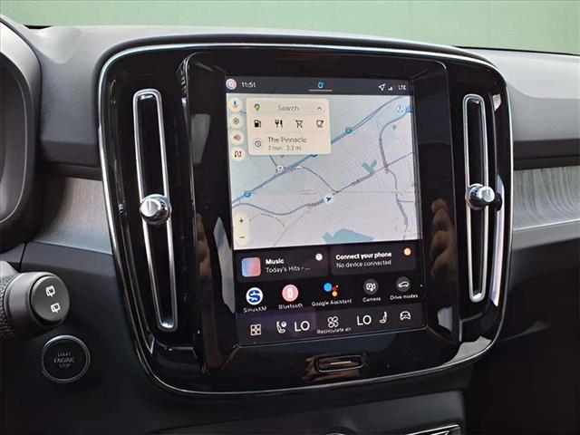 2026 Volvo XC40 B5 Ultra Dark Theme