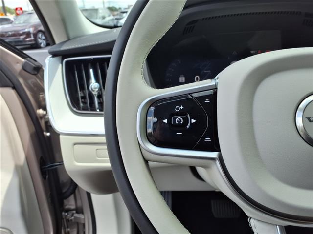 2026 Volvo XC60 B5 Ultra Dark Theme