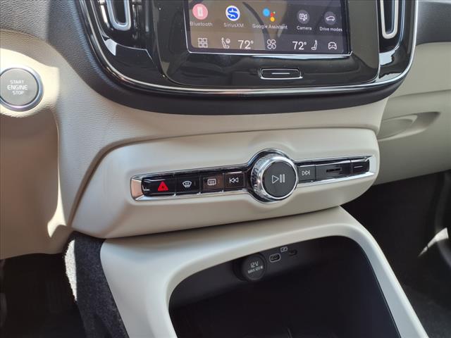 2026 Volvo XC40 B5 Plus Dark Theme