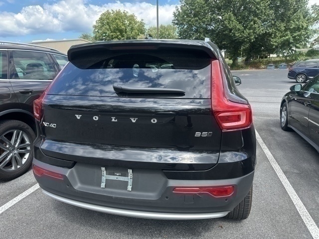 2025 Volvo XC40 B5 Core