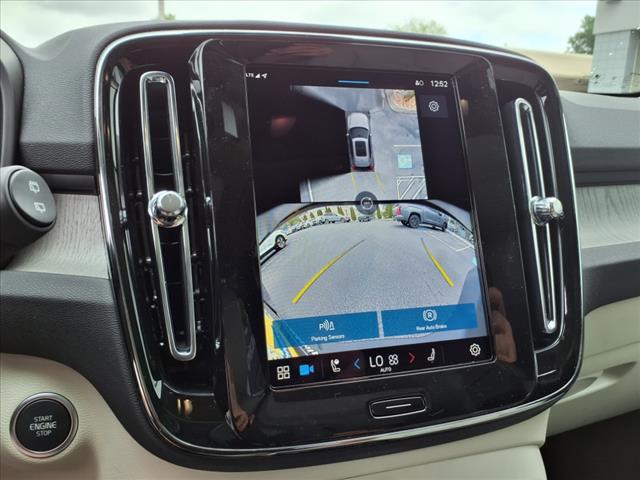 2025 Volvo XC40 B5 Ultra Dark Theme