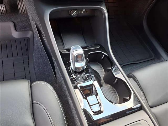 2026 Volvo XC40 B5 Ultra Dark Theme