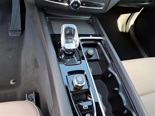 2026 Volvo XC60 B5 Plus Dark Theme