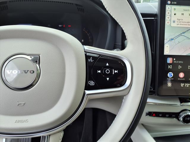 2026 Volvo XC60 B5 Ultra Dark Theme