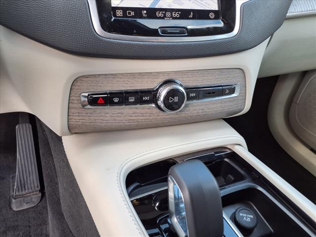 2024 Volvo XC90 B6 Plus Bright Theme