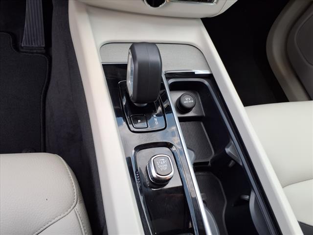 2025 Volvo XC60 T8 Plus
