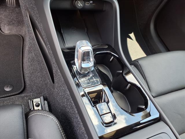 2026 Volvo XC40 B4 Plus Bright Theme