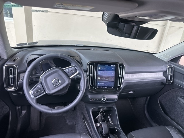 2025 Volvo XC40 B5 Core