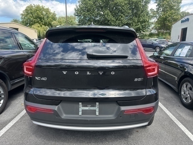 2025 Volvo XC40 B5 Core