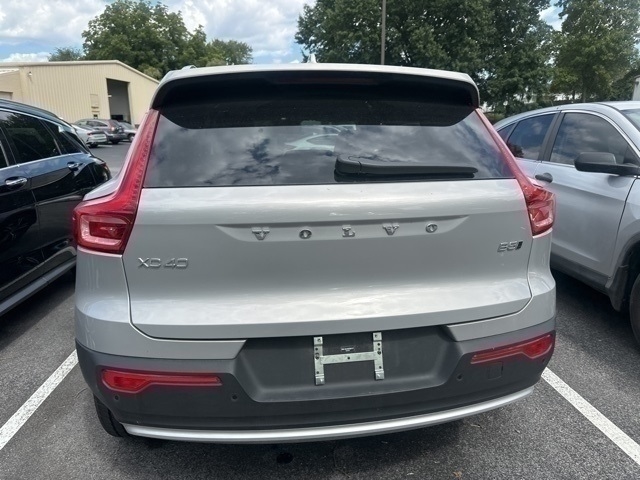 2025 Volvo XC40 B5 Core