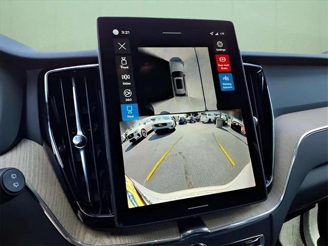 2026 Volvo XC60 B5 Plus Dark Theme