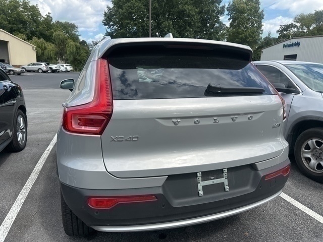 2025 Volvo XC40 B5 Core