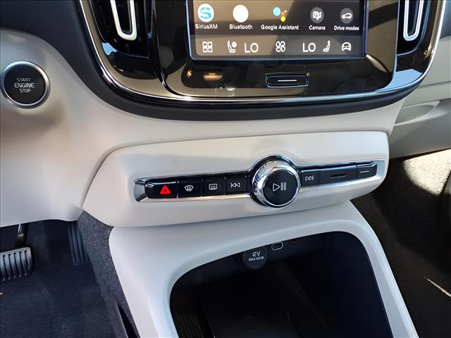 2026 Volvo XC40 B5 Ultra