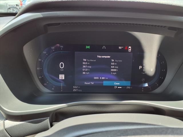 2025 Volvo XC40 B5 Ultra Dark Theme