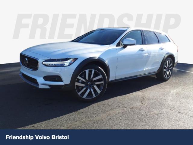 2025 Volvo V90 Cross Country B6
