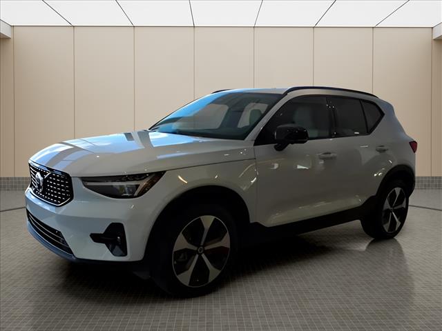 2026 Volvo XC40 B5 Plus