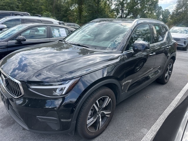 2025 Volvo XC40 B5 Core