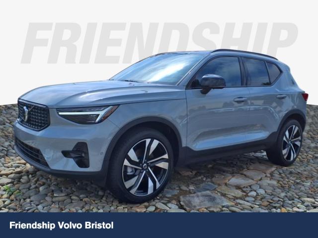 2026 Volvo XC40 B5 Ultra Dark Theme