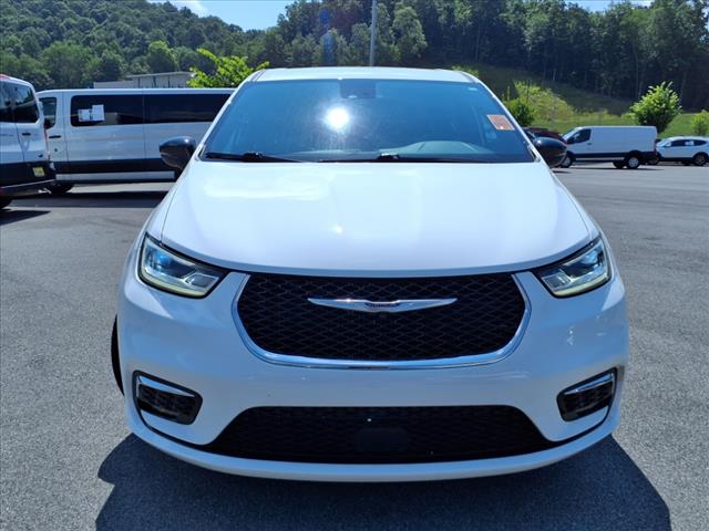 2024 Chrysler Pacifica Touring